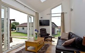 Lovely 2 Bedroom Holiday Chalet Near Sidmouth