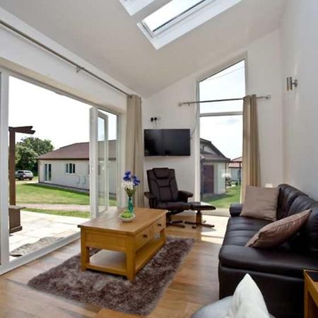 Lovely 2 Bedroom Holiday Chalet Near Sidmouth Exterior photo